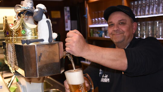 O'zapft iss: Patrick "Paddy" Kuhnke schlägt mit dem "Mudershäuser Stübchen" das nächste Kapitel auf.