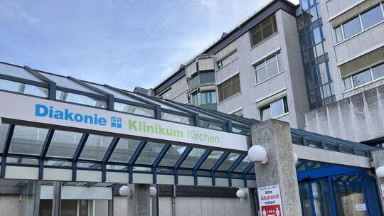 Seit Sommer 2025 ist die Diakonie in Südwestfalen nach einer doppelten DRK-Insolvenz "Hausherrin" des Krankenhauses in Kirchen.