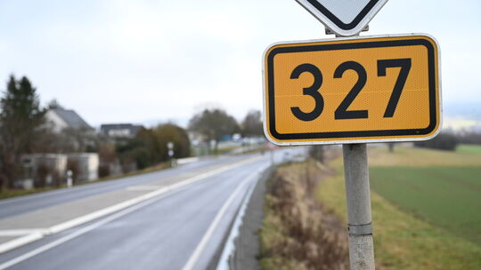 Die B327 ist seit 2. Februar zwischen Reifenthal und Sauerbrunnen in Fahrtrichtung Koblenz gesperrt. Grund sind Baumfällarbeiten