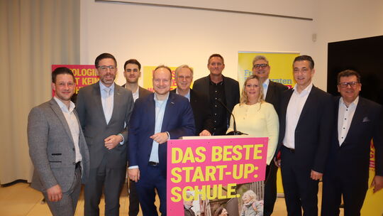 Eine starke Rede hielt der FDP-Fraktionssprecher im rheinland-pfälzischen Landtag, Steven Wink (links), beim Neujahrsempfang der