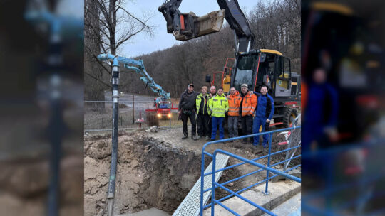 Mitarbeiter der Werke und des Bauhofs haben kürzlich das Leck im Hammer Schwimmbad behoben.