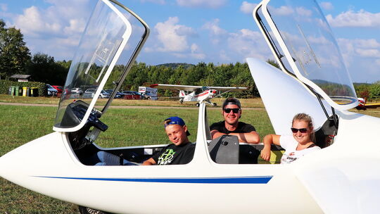 Im Bereich der Nachwuchsarbeit wird beim LSC ganze Arbeit geleistet. Das Foto vom Sommer 2022 zeigt die Fluglehrerin Alexandra D