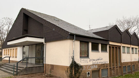 Auch von außen macht die ehemalige Begegnungsstätte Thomas-Becket-Haus einen heruntergekommenen Eindruck. Das Gebäude diente noc