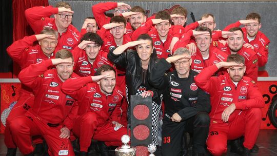 Die Johannishöfer erreichten beim 32. CCO-Männerballettfestival sieben Mal die Höchstnote 10.0. Sie belegten gemeinsam mit den B