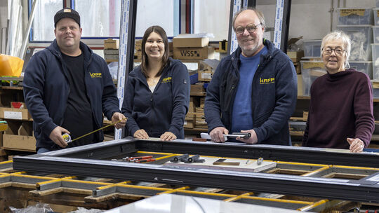 Generationswechsel bei der Firma Kapp in Gehlert: Elsabe und Gunnar Giese (von rechts) haben den Betrieb an ihren Sohn Konstanti