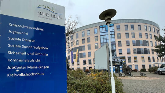 Der Kreistag des Landkreises Mainz-Bingen hat eine Resolution zur Entwicklung der Sozialausgaben verabschiedet.
