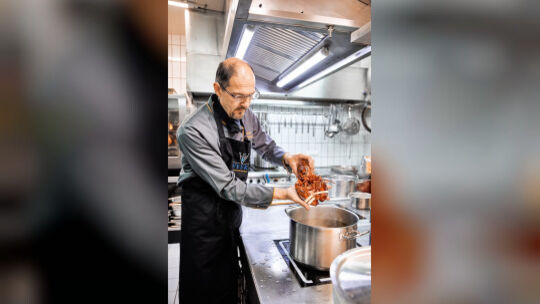 "Mir macht es immer noch Spaß", sagt Hans-Werner Veek, der bei der Auswahl der Produkte auf hohe Qualität Wert legt.