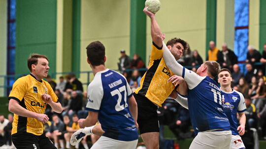 Die Spieler des SSV Wissen (gelbe Trikots) stehen am Samstag vor einer interessanten Begegnung gegen den HC Koblenz III.