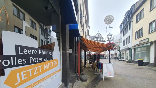 Einige Ankergeschäfte in und an der Brückenstraße sind weggebrochen.