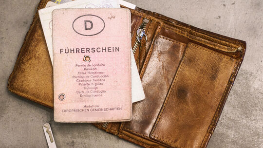 Die rosa Zeiten sind vorbei - die vieler Scheckkartenführerschiene aber auch: Wer noch bestimmte Führerscheindokumente hat, muss