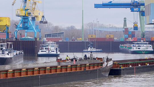 Zum Jahresbeginn 2026 hat sich die wirtschaftliche Stimmung im nördlichen Rheinland-Pfalz (Bild: Hafen Andernach) leicht verbess
