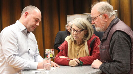 Nach dem offiziellen Teil der Infoveranstaltung zur kommunalen Wärmeplanung in Lahnstein gab es Gelegenheit zur individuellen Be