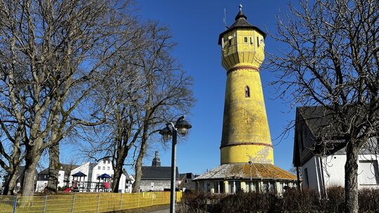 Der Wasserturm ist das Wahrzeichen der Stadt Kirchberg im Hunsrück. Seit 2025 ist er wieder im Besitz der Stadt.