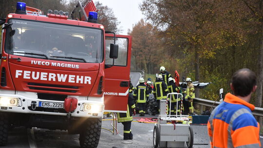 Rettungskräfte an Unfallorten müssen ungestört bleiben. Verkehrsteilnehmer, die entsprechende Weisungen missachten, begehen eine