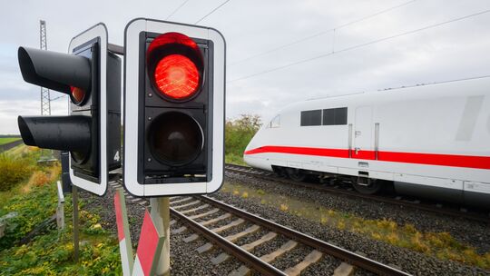 Die angeküdigten Sperrungen der Bahn sorgen bei der Initiative der Koblenzer Bahnpendler für Ärger.