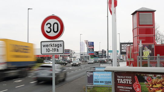 In der Industriestraße Mülheim-Kärlich gilt nun Tempo 30.