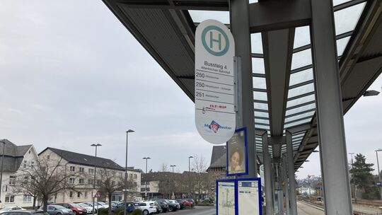 Der Busbahnhof in Altenkirchen. Wird man auch von hier künftig für einen Tagespreis von 5,50 Euro den Öffentlichen Personennahve