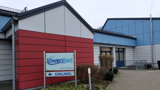 Die Duschen des Löwenbades sind derzeit nur eingeschränkt nutzbar. Kranke oder ältere Personen sowie Menschen mit einem schwache