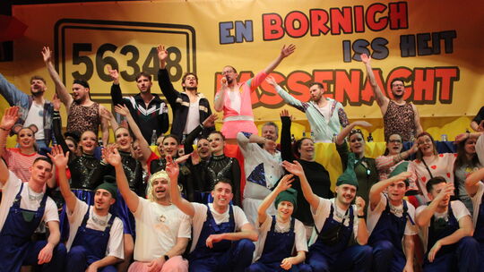 Beim großen Finale mit allen Akteuren wurde die Bühne dann nochmal so richtig voll.