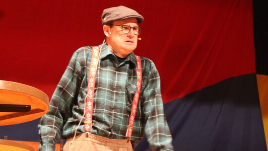 Die Kappensitzungen in Bornich sind legendär. Swen Zimmermann alias "Karl von Bornich" hielt die Eröffnungsrede.