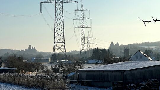 Im Hintergrund die malerische Schaumburg: Für den Ausbau von Ulratnet wird rund um Cramberg ausschließlich die bestehende Trasse
