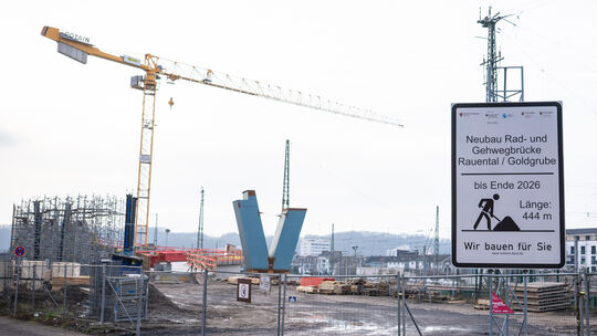 Der Neubau der Rad- und Gehwegbrücke zwischen dem Rauental und der Goldgrube macht die Wege auf dem Rad sicherer und kürzer.