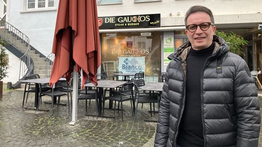 Danail Neykov vor dem "Gauchos". Schon seit gut einem Jahr sind er und sein Kompagnon Danail Zahraviev Inhaber des Steakhauses a