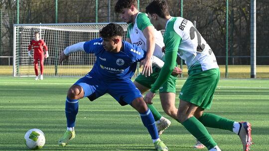 Auf Lenadro Fünfsinns Treffsicherheit kann Wissen offenbar bauen, der Winterzugang (in Blau) traf auch beim 1:0 im Test bei der