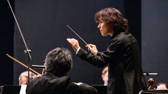 Beim siebten Anrechtskonzert des Musik-Instituts Koblenz war sie noch Gastdirigentin, von kommender Saison an ist sie Chefdirige