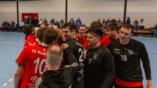 Große Freude herrschte bei den Wellinger Handballern nach dem 40:26-Erfolg gegen Schlusslicht Trier - der Oberliga-Klassenverble