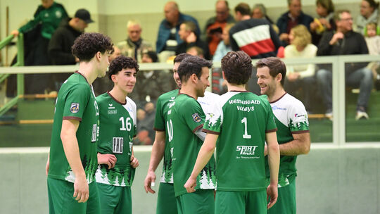 Nach wechselhaften Auftritten in Januar starteten dei Westerwald Volleys mit einem Sieg in rekordverdächtiger Zeit von nur einer