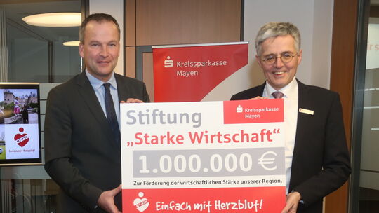 Karl-Josef Esch (rechts) und Christoph Weitzel (links) freuen sich über ein außerordentlich erfolgreiches Jahr 2025 und haben au