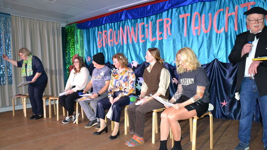 In der realen WhatApp-Gruppe wurden auch die "dunklen Seiten" der Gemeinde nicht ausgepart - natürlich mithilfe des nötigen Humo