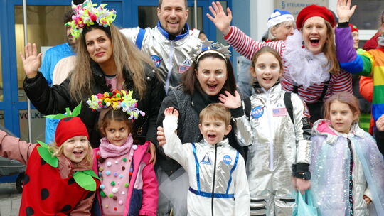 Begeisterte Zuschauer am Straßenrand.
