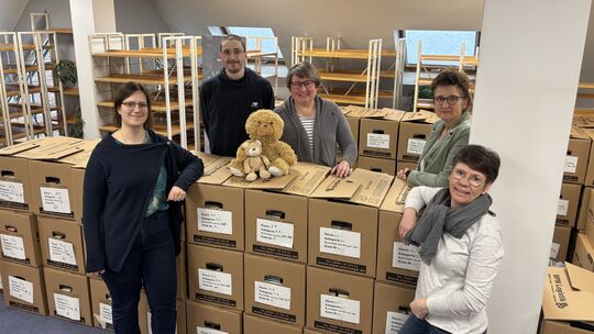 Jetzt heißt es Abschied nehmen: Das Team der Stadtbibliothek Montabaur ist fleißig dabei, für den Umzug in die Sauertalstraße zu