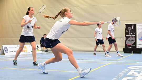 Mascha Strödke (links) und Antonia Remakulus (rechts) vom BC Remagen bezwangen den 1. FC Saarbrücken Bischmisheim III und den PS