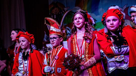 Das vereinseigene Kinderprinzenpaar, Prinzessin Jonna, I. und Kinderprinz Ben I., strahlte mit seinem Hofstaat um die Wette.