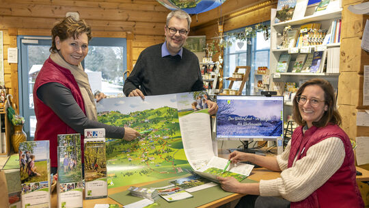 Der Tourismus im Wäller Land entwickelt sich stabil. Darum kümmern sich in der Touristinformation am Wiesensee Nina Engel (links