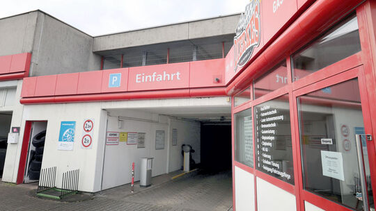 Das Parkhaus am Schlosstheater setzt ähnlich wie in der Neuwied Galerie auf eine Fahrzeugerkennung.