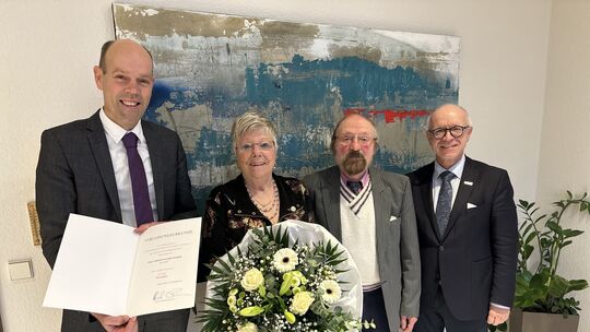 Am 28. Januar 2026 erhielt Edith Staaden-Weber in der Kreisverwaltung in Simmern die Ehrennadel des Landes Rheinland-Pfalz. Im B