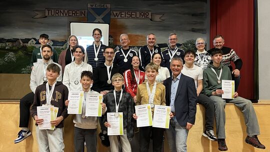 In Weisel ehrte der Leichtathletikkreis seine besten Sportler der Saison 2025. Sogar auf nationaler Ebene durfte gejubelt werden
