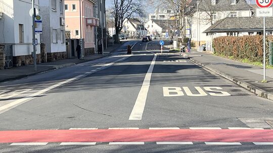 Die Gustav-Pfarrius-Straße ist eine von dreien direkten Zufahrten für den Autoverkehr aus dem Süden der Stadt isn Zentrum. Wird