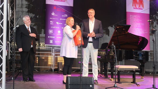 Bei Anke Wiechert (Mitte) und Udo Schneberger laufen die MSA-Fäden zusammen. Zur MSA im Sommer 2025 war sogar Ministerpräsident