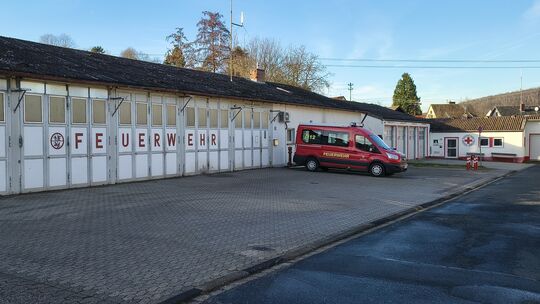Eine gute Nachbarschaft pflegen Sinziger Feuerwehr und das DRK. Noch klären muss sich, ob sich das Rote Kreuz mit einer Rettungs