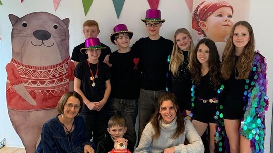 Der Kinderelferrat der TuS Burgschwalbach übergab eine Spende über 402 EUR an die Kinderkrebshilfe Mainz eV Der Kinderelferrat der TuS Burgschwalbach übergab eine Spende über 402 EUR an die Kinderkrebshilfe Mainz eV