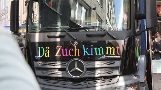 Der Wagen fährt voraus: Am Montag beginnt der Rosenmontagszug in Koblenz wie immer um 12.11 Uhr.