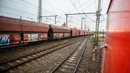 Das Bürgernetzwerk Pro Rheintal klagt gegen die Lärmbelästigung durch Güterzüge.