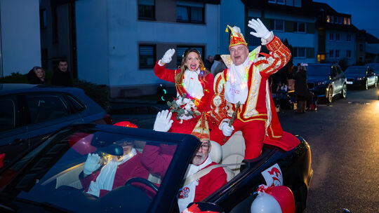 Schunkeln seit Wochen in Koblenz von Karnevalstermin zu Karnevalstermin: Prinz Oli Confluentia Ricarda