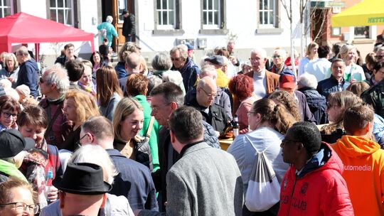 Auf dem Marktplatz - hier bei der Eröffnung im März 2025 - wird in diesem Frühjahr wieder gefeiert.