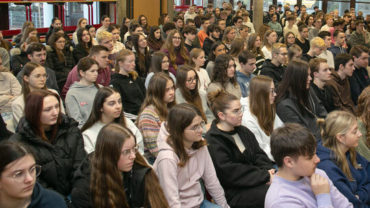 Schüler fragen Politiker: Fünf Wahlkreiskandidaten sind auf Einladung der Schülersprecher zu Gast am Gymnasium in Münstermaifeld